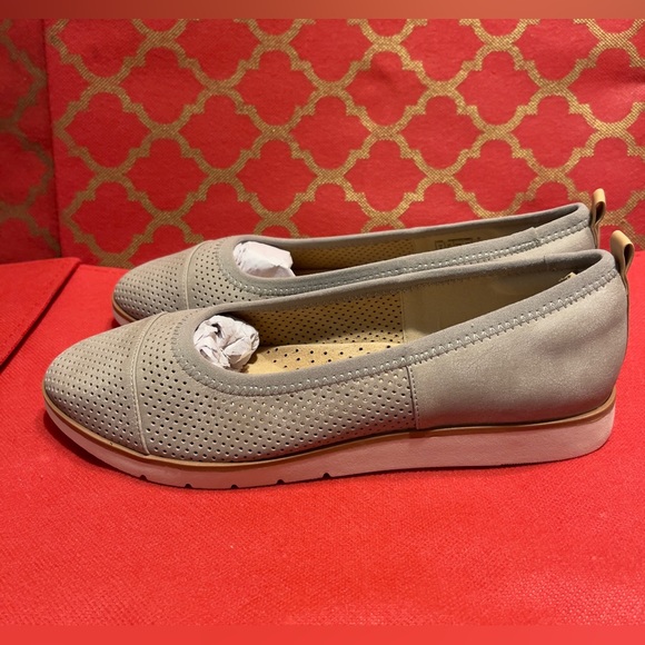 WOMEN'S STACIE PERFORATED BALLET FLAT size 8 - Picture 2 of 5